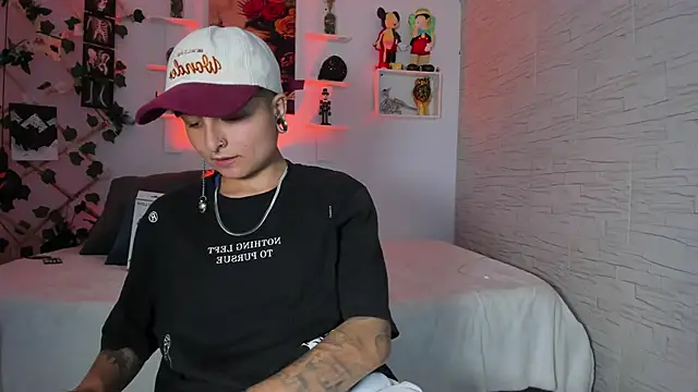 ZuryRamirez  online show from 24, 10, 2025