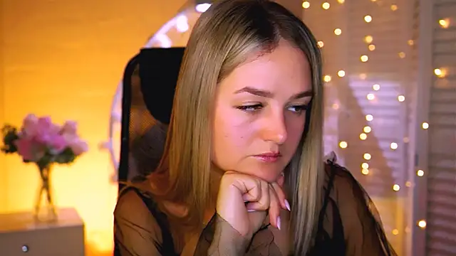 DeboraLarson online show from 12, 11, 2025