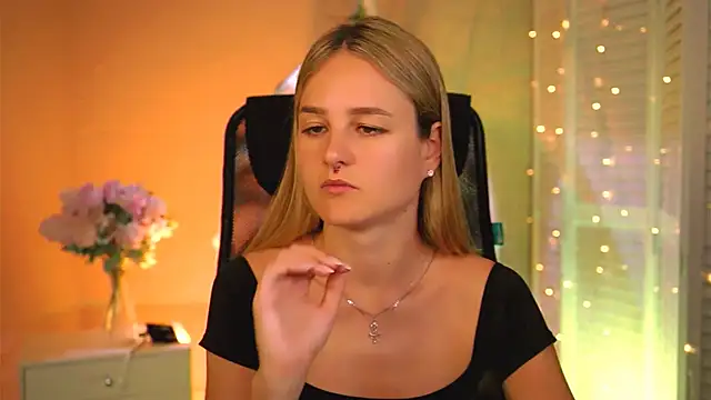 DeboraLarson online show from 28, 3, 2026