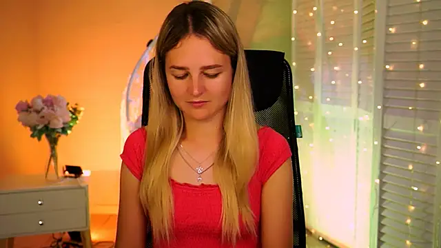 Snapshot of DeboraLarson chatting on 5, 6, 2026 DeboraLarson online show from 5, 6, 2026