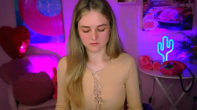 DeboraLarson online show from 11, 3, 2025