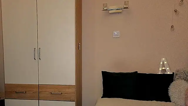 Hidden Gem  online show from 18, 11, 2025