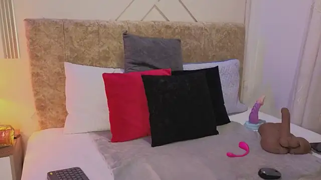 ashley  foxx  online show from 11, 4, 2026