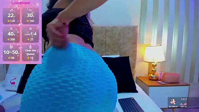 ashley  foxx  online show from 27, 10, 2025