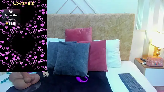 ashley  foxx  online show from 26, 9, 2025