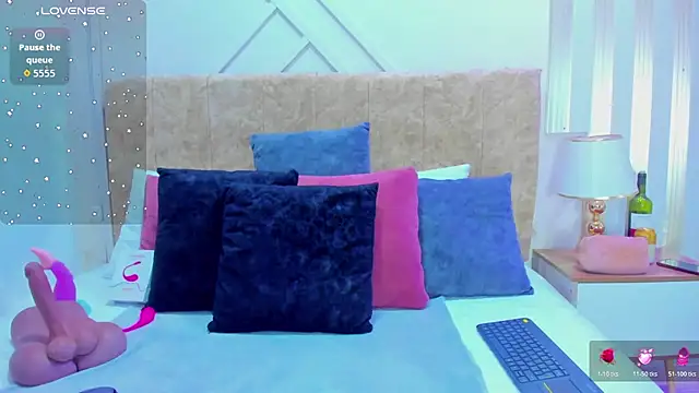 ashley  foxx  online show from 28, 10, 2025