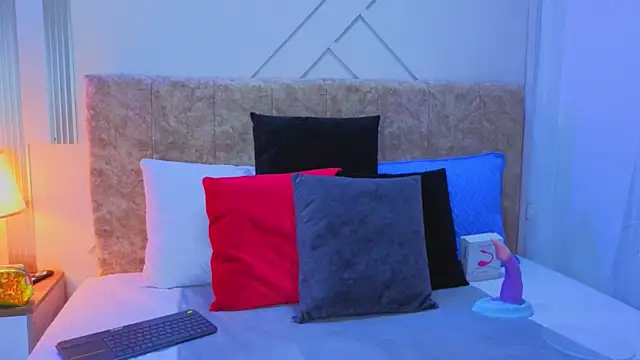 ashley  foxx  online show from 7, 4, 2026