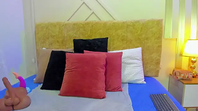 ashley  foxx  online show from 22, 10, 2025