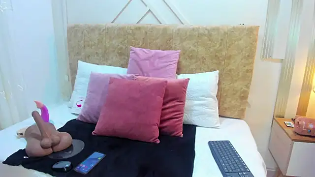 ashley  foxx  online show from 24, 9, 2025