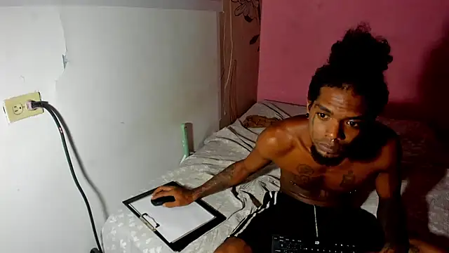 Snapshot of bigblackhotx1 chatting on 25, 5, 2026 bigblackhotx1 online show from 25, 5, 2026