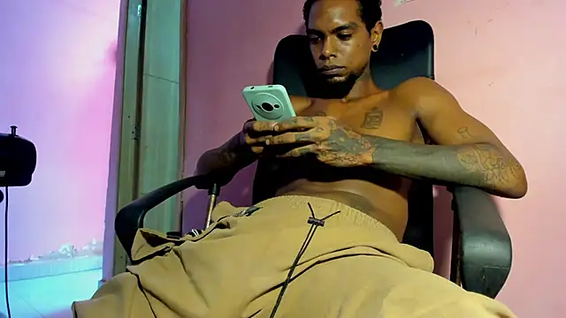 Snapshot of bigblackhotx1 chatting on 15, 5, 2026 bigblackhotx1 online show from 15, 5, 2026
