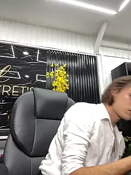 miss Ari online show from 8, 3, 2025