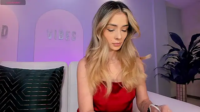 StacyWoods online show from 30, 4, 2026