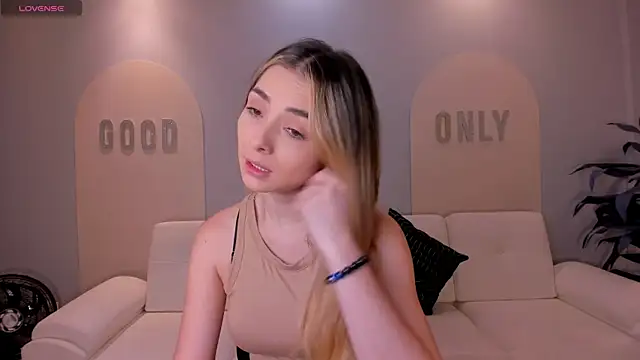 Snapshot of StacyWoods chatting on 10, 6, 2026 StacyWoods online show from 10, 6, 2026