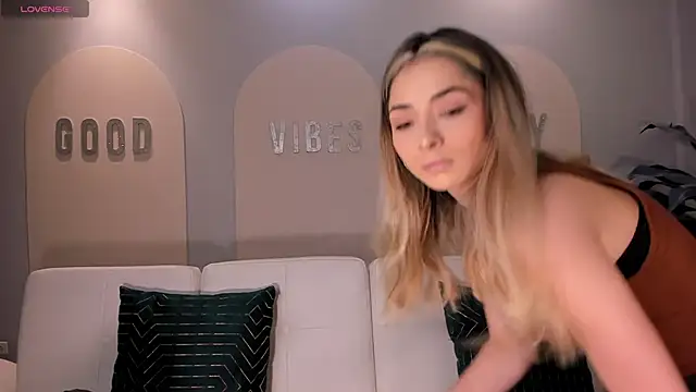 StacyWoods online show from 14, 4, 2026