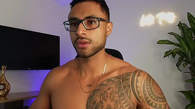 LiamGarcia1 online show from 22, 12, 2025