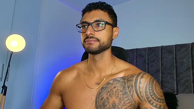 LiamGarcia1 online show from 27, 10, 2025