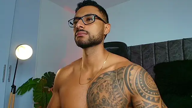 LiamGarcia1 online show from 30, 10, 2025