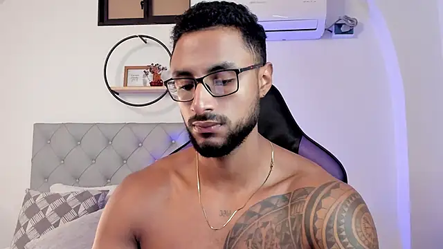 LiamGarcia1 online show from 20, 2, 2025