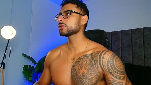 LiamGarcia1 online show from 19, 10, 2025