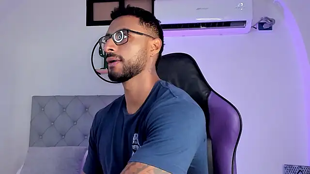 LiamGarcia1 online show from 27, 2, 2025