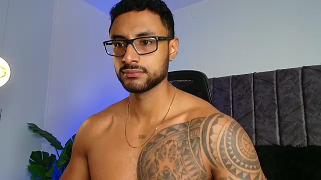 LiamGarcia1 online show from 20, 10, 2025