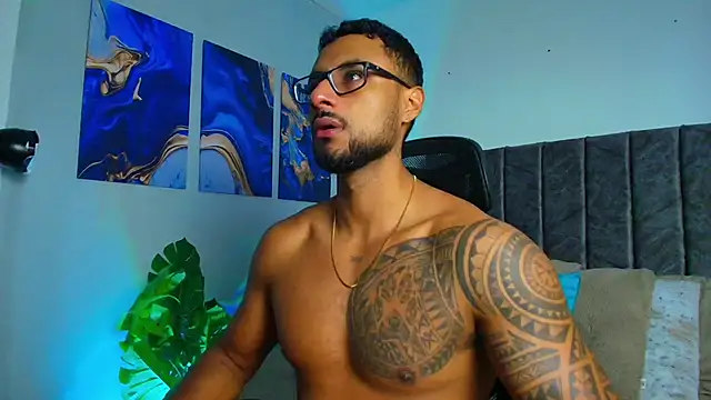 LiamGarcia1 online show from 18, 9, 2025