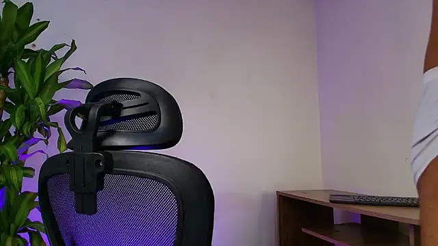 LiamGarcia1 online show from 14, 1, 2026