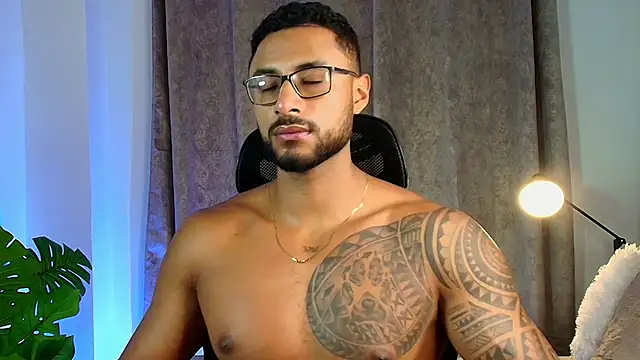 LiamGarcia1 online show from 28, 2, 2025