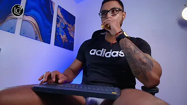 LiamGarcia1 online show from 19, 3, 2026