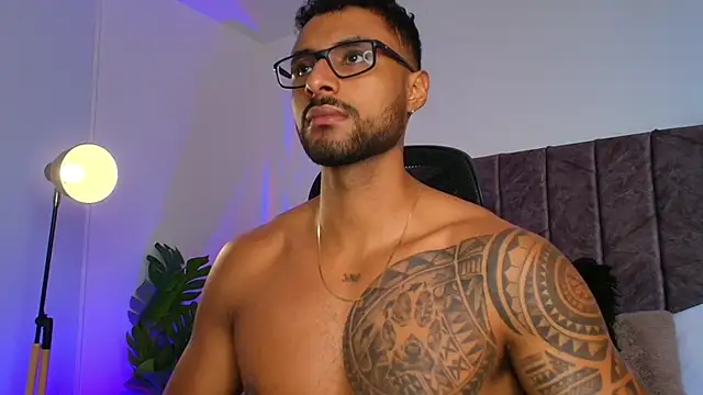 LiamGarcia1 online show from 21, 11, 2025