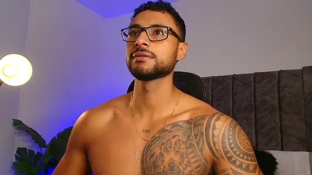 LiamGarcia1 online show from 15, 10, 2025