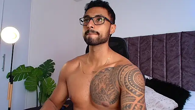 LiamGarcia1 online show from 17, 11, 2025