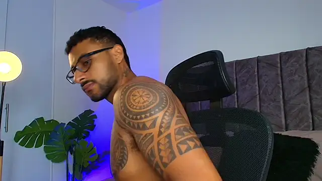 LiamGarcia1 online show from 6, 11, 2025