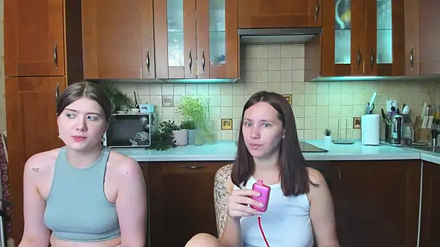 HotCaramellsTV online show from 19, 4, 2026