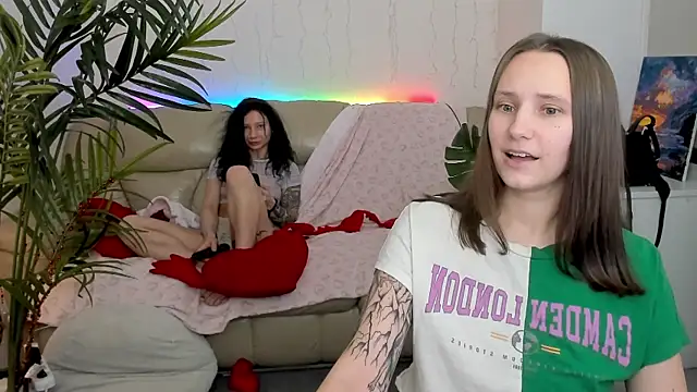 HotCaramellsTV online show from 2, 3, 2025