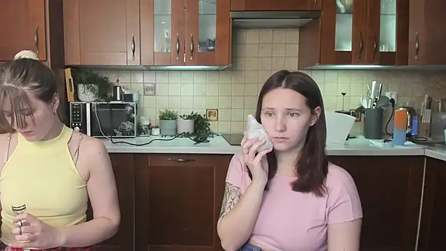 HotCaramellsTV online show from 19, 6, 2026