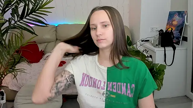 HotCaramellsTV online show from 2, 3, 2025