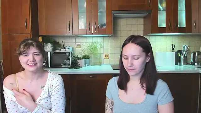 HotCaramellsTV online show from 25, 4, 2026