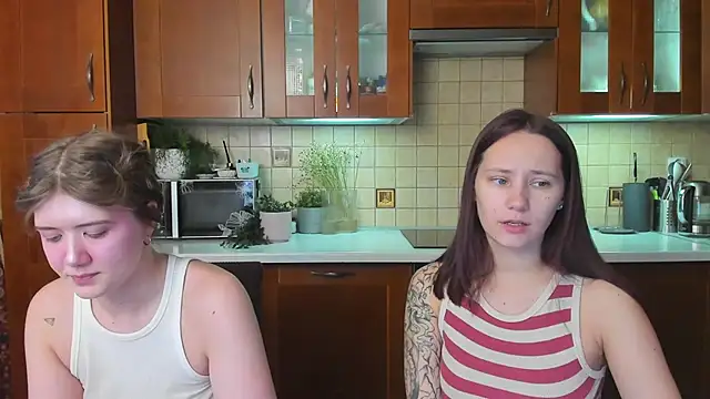 HotCaramellsTV online show from 28, 4, 2026