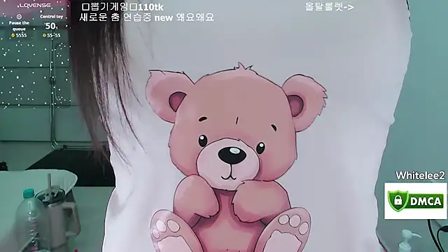 Snapshot of whitelee2 chatting on 7, 4, 2026 whitelee2 online show from 7, 4, 2026