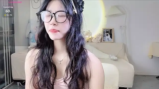 Snapshot of Luminous163 chatting on 10, 10, 2025 Luminous163 online show from 10, 10, 2025