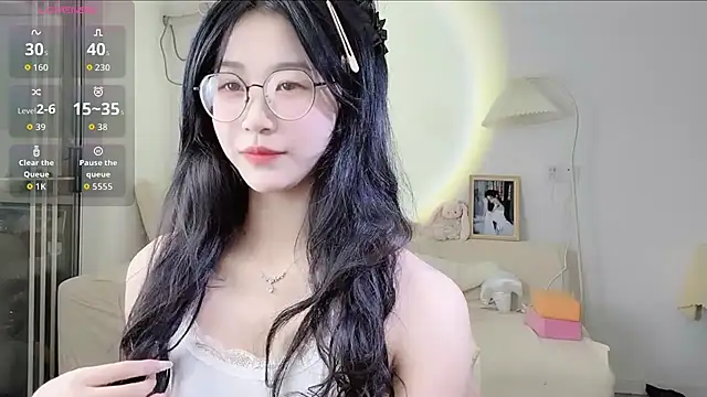 Snapshot of Luminous163 chatting on 19, 10, 2025 Luminous163 online show from 19, 10, 2025