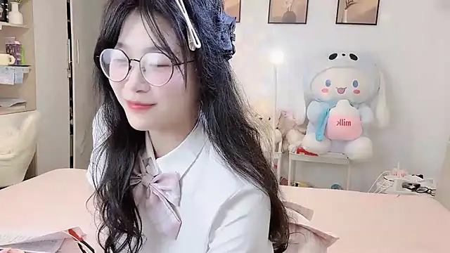 Snapshot of Luminous163 chatting on 6, 11, 2025 Luminous163 online show from 6, 11, 2025