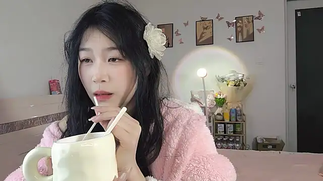 Snapshot of Luminous163 chatting on 6, 3, 2025 Luminous163 online show from 6, 3, 2025