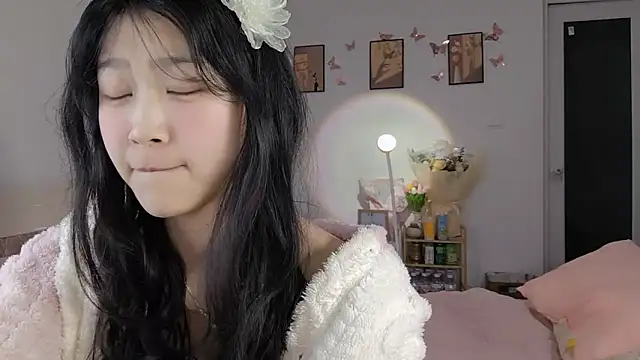 Snapshot of Luminous163 chatting on 4, 3, 2025 Luminous163 online show from 4, 3, 2025