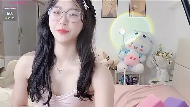 Snapshot of Luminous163 chatting on 12, 1, 2026 Luminous163 online show from 12, 1, 2026