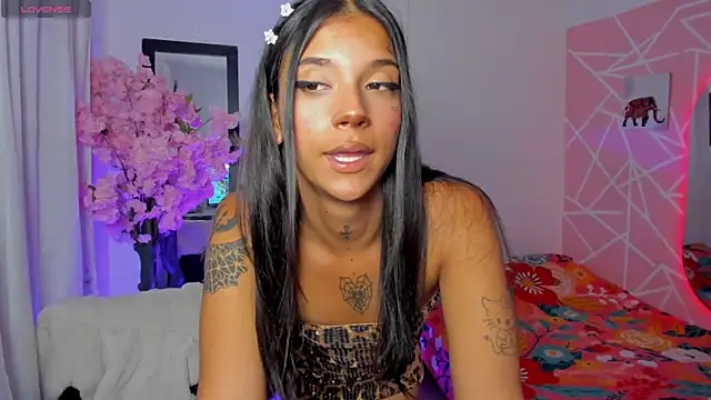 Snapshot of CoralRigan chatting on 27, 10, 2025 CoralRigan online show from 27, 10, 2025