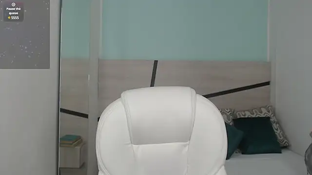 sussy leon online show from 10, 3, 2025