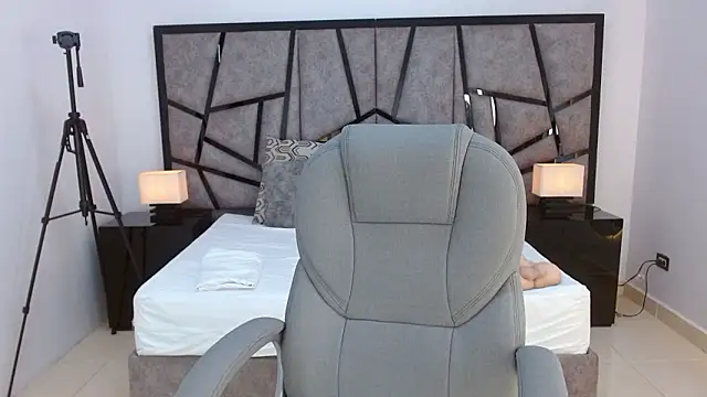 sussy leon online show from 17, 2, 2026